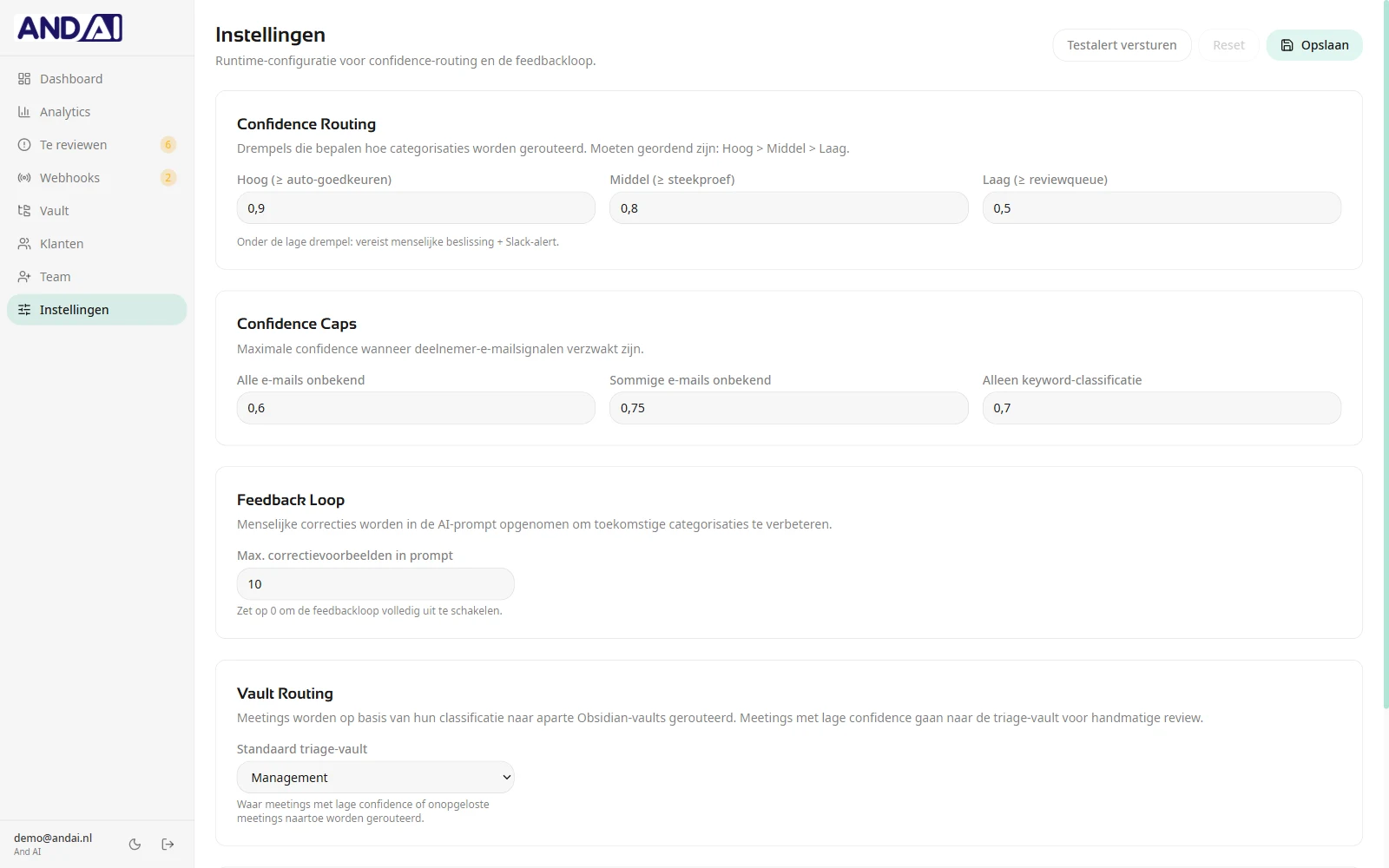 Instellingenscherm met drempels voor confidence-routing, caps en de feedbackloop