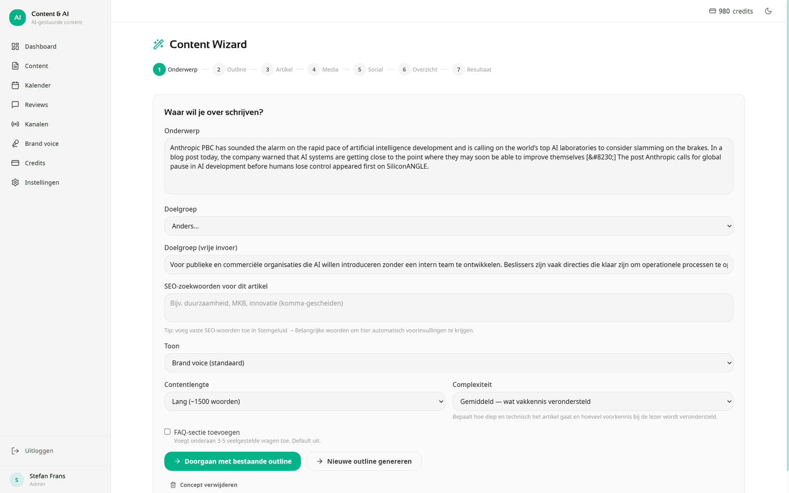 Content Wizard van Content AI, stap onderwerp: velden voor onderwerp, doelgroep, SEO-zoekwoorden, toon, contentlengte en complexiteit